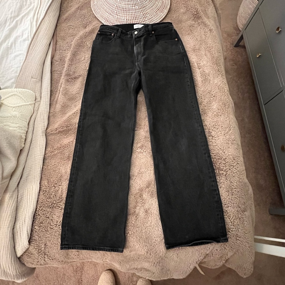 Abercrombie - Ultra High Rise 90s Straight Jean - Picture 2 of 4